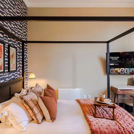 Pembroke House I Your * Bristol