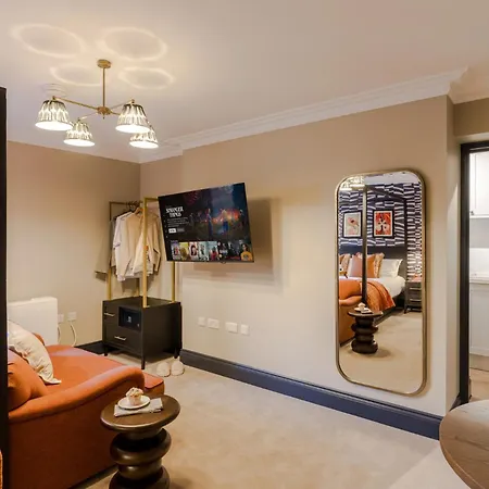 Pembroke House I Your * Bristol