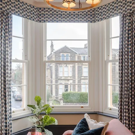 Pembroke House I Your *