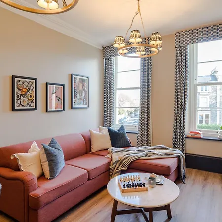 Pembroke House I Your Apartment