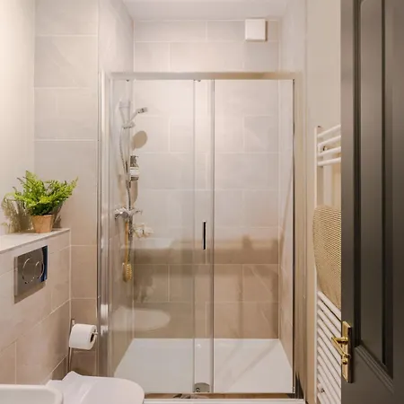 Pembroke House I Your Daire *