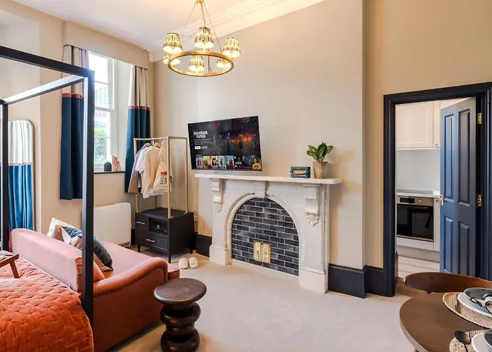 Pembroke House I Your *