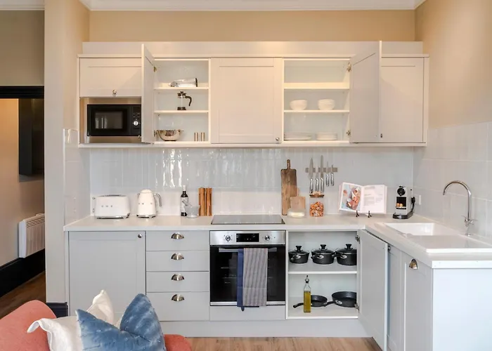 Pembroke House I Your *