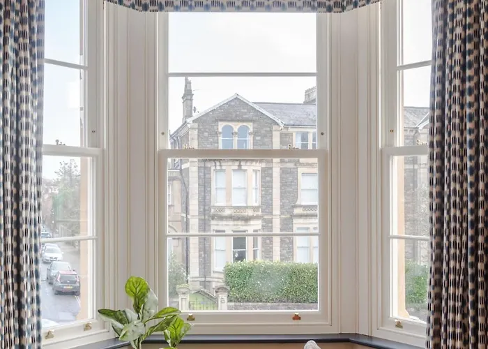 Pembroke House I Your *