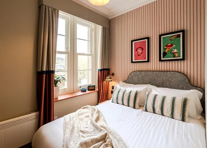 Pembroke House I Your Apartament