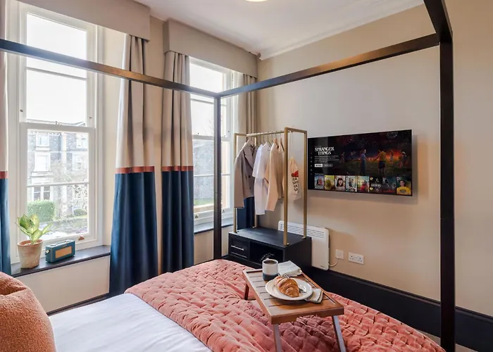 Pembroke House I Your *