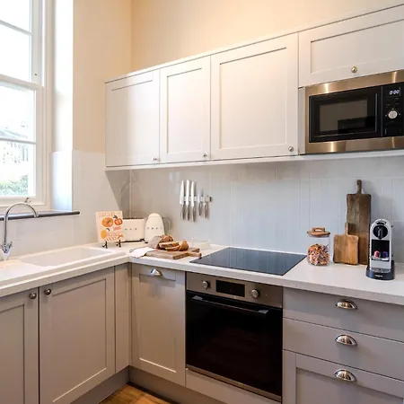 Pembroke House I Your * Bristol