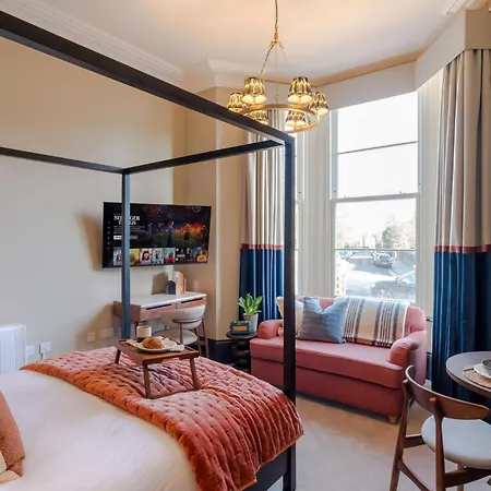 Pembroke House I Your * Bristol