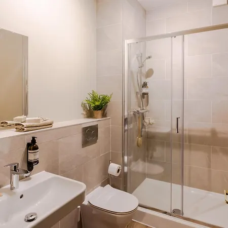 Pembroke House I Your Apartment Bristol