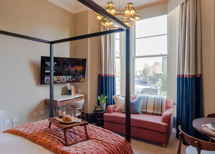 Pembroke House I Your Bristol