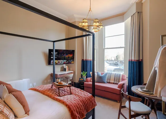 Pembroke House I Your * Bristol