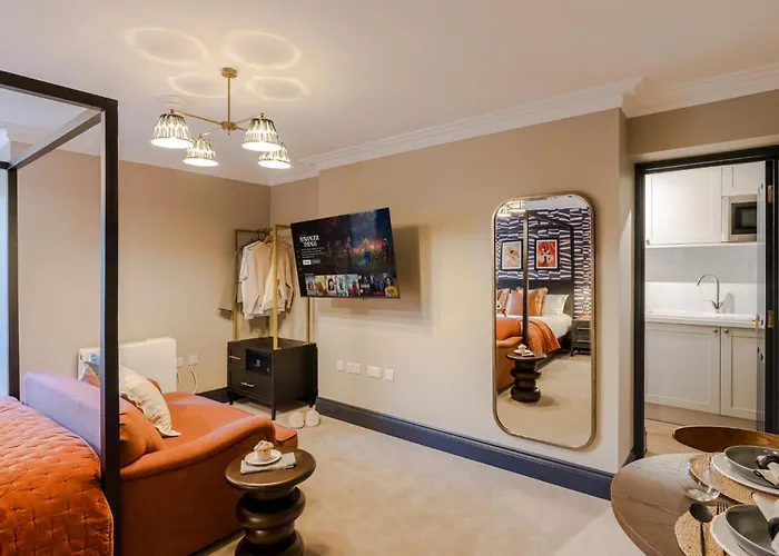 Pembroke House I Your * Bristol