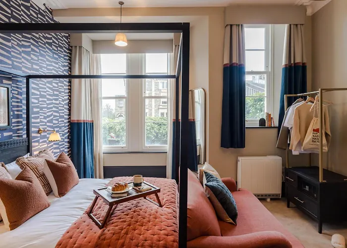 Pembroke House I Your *