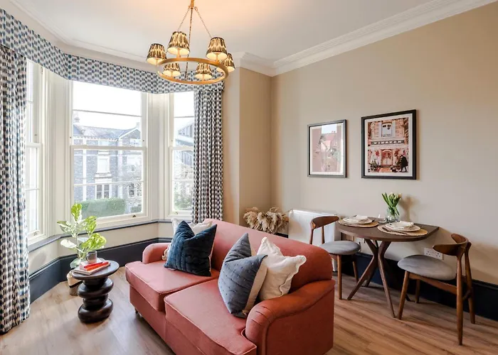 Pembroke House I Your Bristol