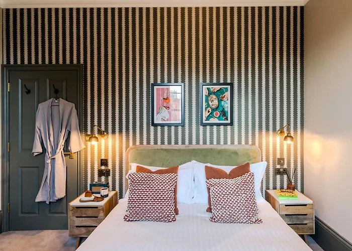 Pembroke House I Your *